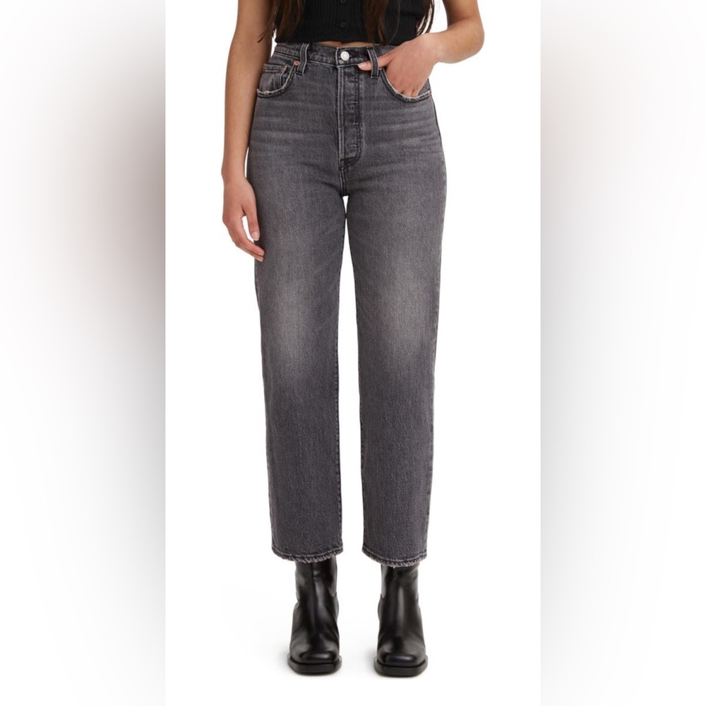 NWT. Levi’s rib cage straight ankle